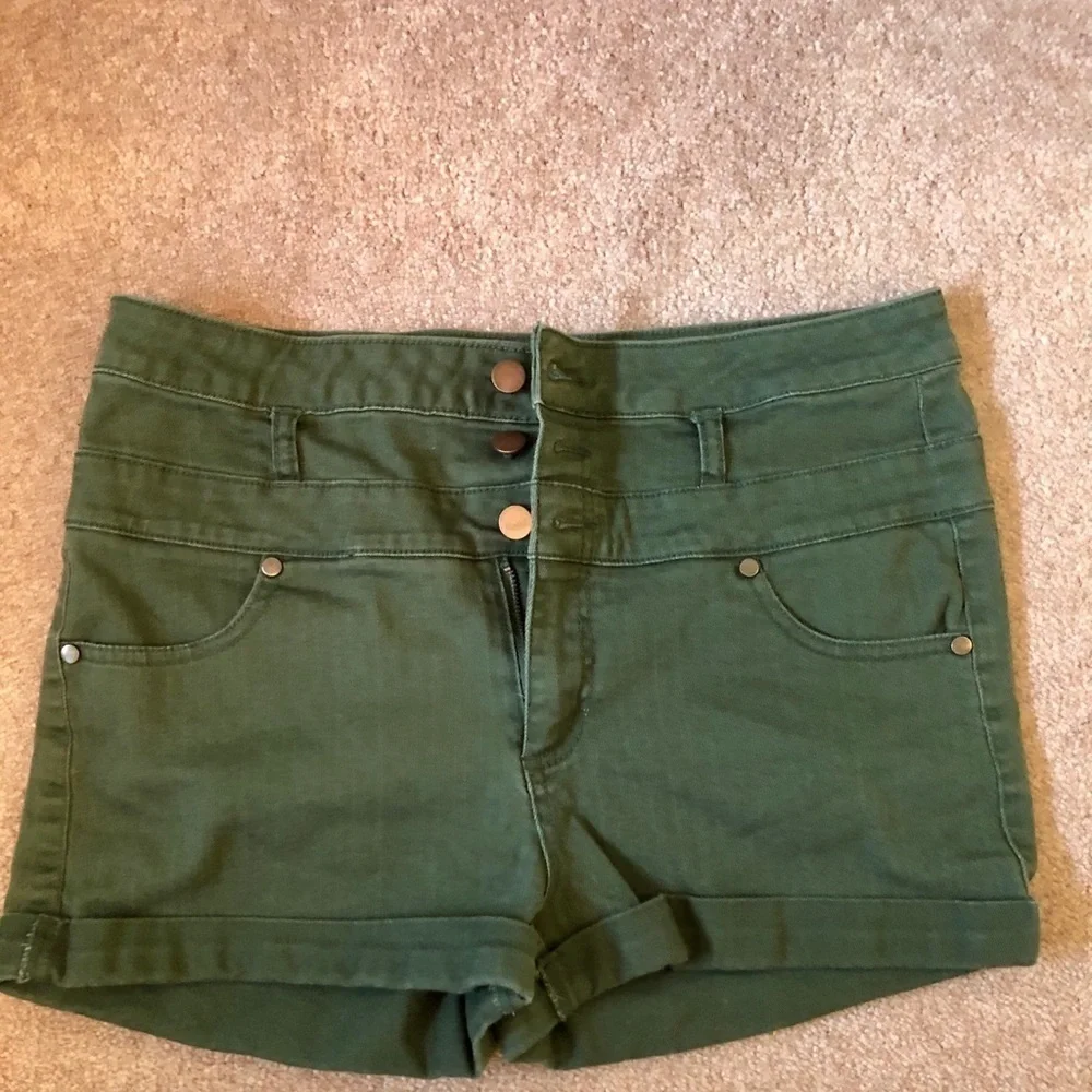 Fire Los Angeles green shorts size 13